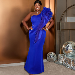 Vente en gros de robe de soirée de soirée maxi plissée à une épaule élégante bleue - Product Image 5