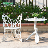 Ensemble de tables et chaises de salle à manger d'extérieur en alliage d'aluminium au design papillon de style européen créatif pour hôtels et cours