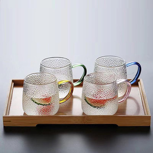 Taza de vidrio martillado con asa de color y diseño de frutas, para té y café, estilo oriental simple para adultos, ideal para el té de la tarde. - Product Image 1