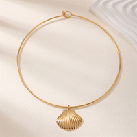 Collar Gargantilla de Acero Inoxidable con Oro de 18K Serie Océano, Collar Geométrico con Colgante de Estrella y Concha Lisa
