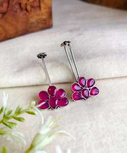 Pendientes colgantes florales de tono plateado oxidado y granate para mujer, hecho a mano producto a granel, personalizado - Product Image 2