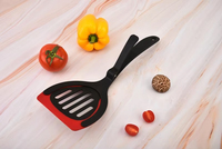 Pince de cuisine en nylon 2-en-1 Spatule à oeuf Flipper Pancake Turner Pince à steak pour la cuisson des grillades