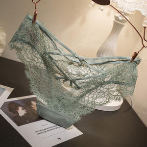 Braguitas de mujer sin costuras de elastano/poliéster con control medio, sexy, con encaje bordado, de talle bajo, con diseño cruzado hueco y transparente - Product Image 4