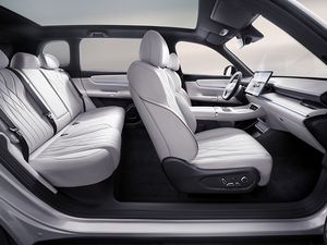 2025 Changan Qiyuan Q07 Nouveau véhicule énergétique sur une autonomie de 1,400 km avec une IA Tianshu de bout en bout multimodale - Product Image 6