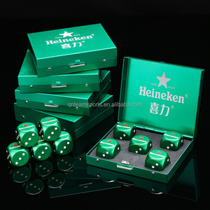 ชุดลูกเต๋าหกเหลี่ยมอะลูมิเนียมหรูหราทำมือ ปรับแต่งได้หลายสี เป็นมิตรกับสิ่งแวดล้อม ทนทาน 5 ชิ้น สลักลาย พร้อมพวงกุญแจสำหรับเล่นเกม - Product Image 3