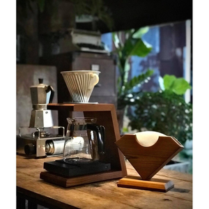 ที่วางกรองกาแฟวี60 ทำจากไม้ งานแฮนด์เมด ของตกแต่งบ้าน แท่นกรองกาแฟไม้ ของขวัญ ที่วางกรองกาแฟแบบพกพา - Product Image 3