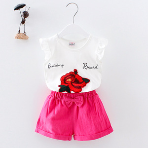 Ensemble de vêtements pour bébé fille, t-shirt blanc à manches courtes et pantalon court China Rose - Product Image 1