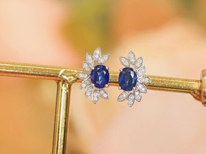 Boucles d'oreilles Xinfly en or blanc 18 carats avec saphir royal de 1,0 ct et diamant naturel de 0,11 ct - Product Image 4