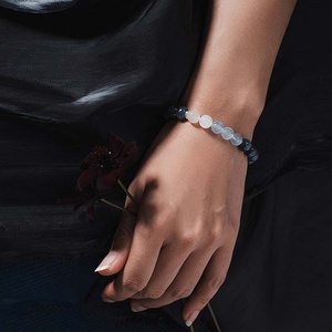 Bracelet en perles <span class=keywords><strong>de</strong></span> quartz naturel transparent <span class=keywords><strong>de</strong></span> 8 mm, personnalisé en gros, cristal <span class=keywords><strong>de</strong></span> guérison, anti-stress, queue <span class=keywords><strong>de</strong></span> baleine, <span class=keywords><strong>âme</strong></span> <span class=keywords><strong>de</strong></span> la mer, cadeau pour femme - Product Image 4