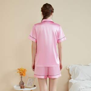 Ensemble d'été court en satin PJ avec ouverture boutonnée Ladies Lounge Wear Ensemble de pyjama rose brillant Boutons de passepoil délicats Taille élastique - Product Image 4
