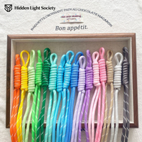 Lot de 57 couleurs – Sangle de sac tressée à la main, porte-clés en paracorde coloré et mignon, cordon pour accessoire de sac DIY