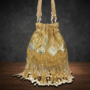 Sac de soirée en daim doré avec motif géométrique et accents de perles, sac à bandoulière fait main pour les événements festifs et les mariages - Product Image 2