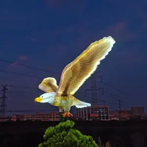 Wasserdicht LED dynamischer goldener silberner Geier-Dekorationslichter lebensechte fliegende Flügel Schaleneffekte Outdoor-Landschaftsdekoration