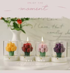 Bougie parfumée à la rose en forme de tulipe, faite à la main, écologique, en cire de soja, avec pot en verre - Product Image 3