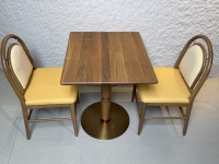 Ensemble de table de restaurant moderne en bois massif avec chaises de salle à manger en bois, sièges rembourrés, mobilier commercial nordique pour café, bistrot, hôtel