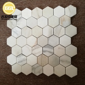 Mosaico de Mármol Hexagonal Calacatta Gold con Acabado Pulido para Proyectos Inmobiliarios, Decoración de Paredes Interiores y Exteriores - Product Image 2