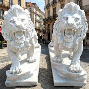 Grande Statua di Leone in Marmo Bianco, Coppia di Statue Classiche per Decorazione Esterna, Statua Gigante di Leone in Pietra per Ingresso Villa e Decorazione Cancello - Product Image 1
