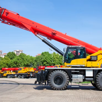 Grue tout-terrain robuste SRC1100T5 110T 51m pour le levage de modules de plateformes offshore et les travaux de maintenance des raffineries