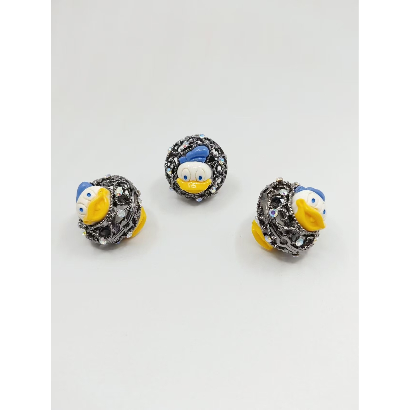 Circular black-plated Donald Duck