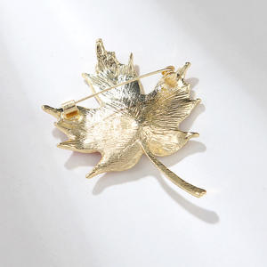Broche en forme de feuille d'érable en strass <span class=keywords><strong>YOUFENG</strong></span>, vente chaude, pour femmes, en alliage, avec gouttes d'huile, broche en perles de feuille d'érable, bijoux de fête, badge - Product Image 6