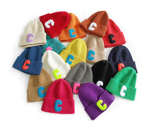 <span class=keywords><strong>Bonnet</strong></span> en éponge tricoté en acrylique pour femmes de grande vente Logo de broderie personnalisé Style à carreaux de couleur unie - Product Image 1