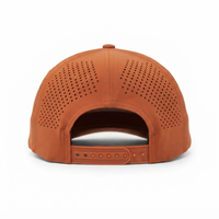 Casquette de baseball personnalisée à 5 panneaux avec broderie, orange rouille, perforations découpées au laser, visière incurvée, fermeture snapback, pour sports de plein air