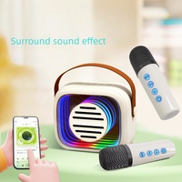 Nouveau haut-parleur karaoké mini 7W avec lumières LED RVB, connectivité sans fil intégrée, 2 micros pour intérieur et extérieur / Cadeau pour enfants YF93