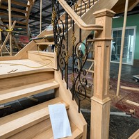Escaliers de villa sur mesure tout-en-un, escaliers intérieurs droits et courbes en chêne rouge durable avec rampes en fer forgé