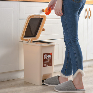 Poubelle à commande au pied 15L avec couvercle pour cuisine, salle de bain, chambre, salon - Product Image 1