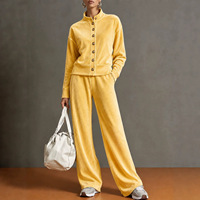 Ensemble deux pièces en velours pour femme : sweat-shirt à col montant et boutons, pantalon large taille haute – Tenue décontractée élégante