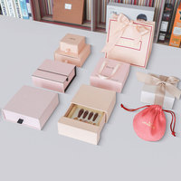 Boîte de présentation de bijoux personnalisée emballage avec pochette pour bracelets petits sacs en papier pour sac à bijoux boîte de papier d'emballage de bijoux cadeau