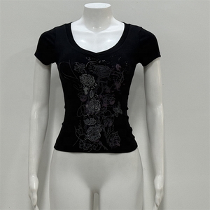 OEM/ODM Women Vintage Tees Y2k Short Sleeve V-neck Goth <strong>Tops</strong> <strong>Emo</strong> Streetwear Women t Shirt - Product Image 2