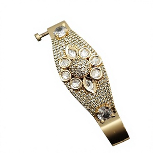 Magnifiques bracelets joncs de créateur en laiton plaqué or de qualité supérieure avec moissanite et Kundan, ouvrables par vis, pour mariage - Product Image 2