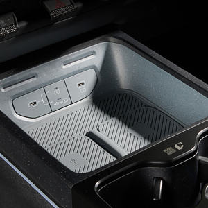 Almohadilla de silicona para carga inalámbrica Tasman, antideslizante, cargador rápido para coche, alfombrilla para salpicadero, accesorios interiores para vehículos y teléfonos inteligentes - Product Image 1