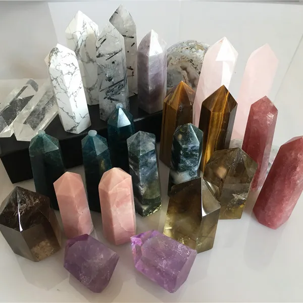 Vente en gros de pierres précieuses naturelles diverses tours de pierres de guérison Obélisque à pointe de baguette en cristal de quartz rose clair pour la guérison
