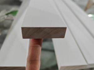 2025 vente en gros de haute qualité FJ pin <span class=keywords><strong>bois</strong></span> S4S moulures sablées Design moderne haut de gamme Surface lisse <span class=keywords><strong>planche</strong></span> de <span class=keywords><strong>bois</strong></span> massif - Product Image 5