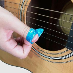 Hochwertige Celluloid <span class=keywords><strong>Guitar</strong></span> Pick Daumen/Finger Mediator für akustische E-Gitarre Hot <span class=keywords><strong>Sale</strong></span> Party Favors - Product Image 5