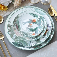 Assiettes en porcelaine fine imprimées d'oiseaux et de feuilles avec bordure verte, service de vaisselle en céramique pour la décoration de table de mariage et de restaurant