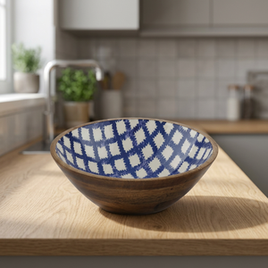 Bol en bois fait main avec motif géométrique bleu et blanc, style bohème, pour servir les aliments - Product Image 2