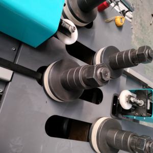 Máquina dobladora automática de forma de S de perfil de arco de aluminio de 4 ejes utilizada para tiras de vidrio de espejo de luz LED - Product Image 2