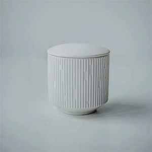 Pot de bougie en céramique blanche avec couvercle, pièces de décoration minimaliste pour maison, logo personnalisé mat, décor de mariage - Product Image 5