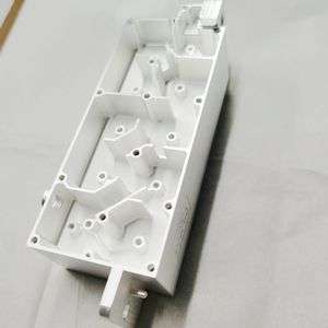 Boîtier en aluminium moulé sous pression personnalisé F00145, longueur 800 mm, pour blindage RF EMI, montage sur châssis - Product Image 1