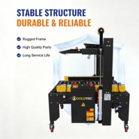 Scelleuse de cartons entièrement automatique Goldtec à taille aléatoire, machine de scellage de caisses multi-tailles à réglage automatique, machine à banderoler les boîtes