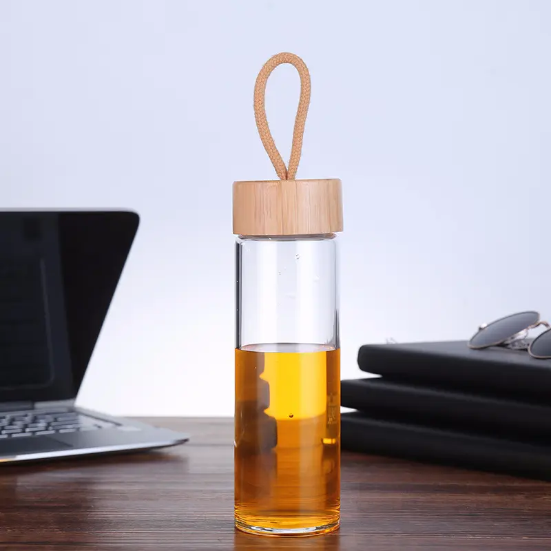 Wholesale Water Bottle with tea fruit infuse Sport Drink Tea Cup with bamboo lid and rope portable glass water bottles