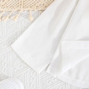 Conjunto de Tres Piezas para Niñas de 3 a 8 Años, Camisa Informal de Mezclilla, Blusa sin Mangas con Estampado Floral y Pantalones Cortos, Transpirable - Product Image 4