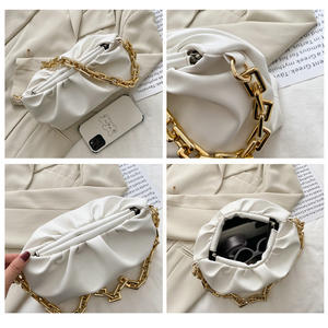 Elegante Bolso Bandolera de Cuero Vegano para Mujer con Correa de Cadena Dorada Desmontable para un Estilo Versátil de Día y de Noche - Product Image 4