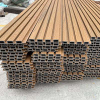 Panneaux muraux à lattes modernes pour l'extérieur, bardage extérieur en WPC écologique, panneaux décoratifs composites pour jardin et façade de maison