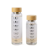 Elegante botella de agua de vidrio con tapa de madera, gran capacidad, rastreador de hidratación para viajes y uso diario.