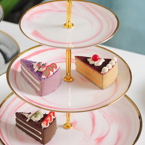 Piatto da Dessert a 3 Strati in Ceramica Porcellana Effetto Marmo Ecologico di Lusso con Bordo Dorato Stile Europeo per Hotel - Product Image 3