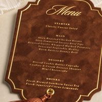 Cartes de menu de mariage vintage marron de style européen en acier inoxydable avec pompon, cartes de placement découpées à l'emporte-pièce et estampées à chaud or, personnalisées